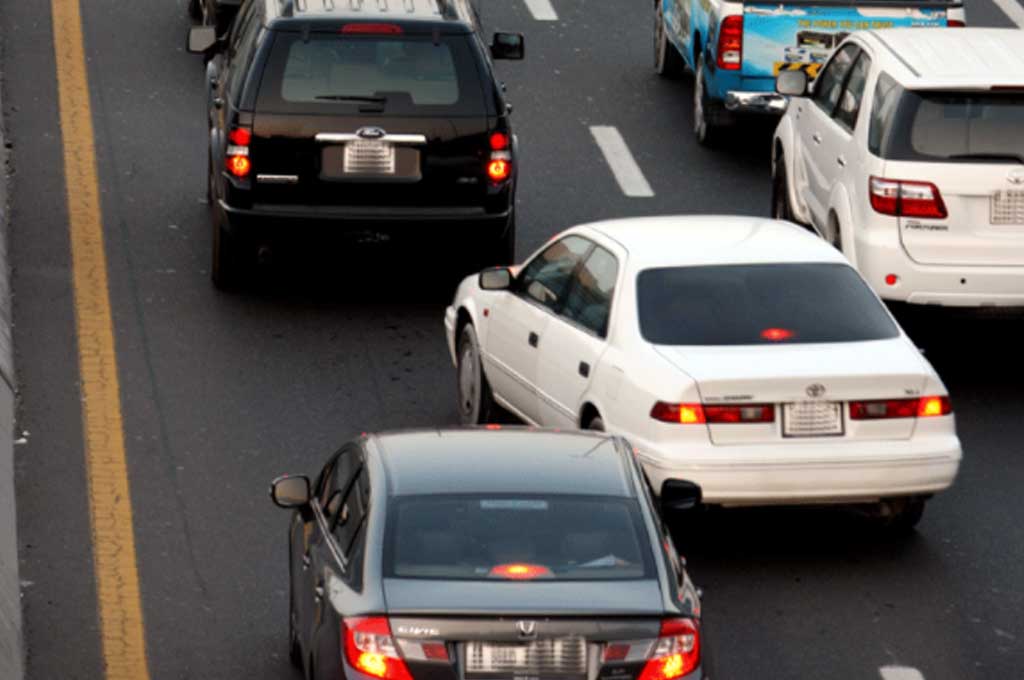 Cara Aman Berpindah Jalur Di Jalan Raya Yang Padat Panduan Lengkap Untuk Pengemudi Cerdas