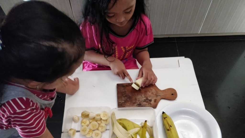 Cara Mengajarkan Anak Cara Menggunakan Payung Saat Hujan Angin Panduan Lengkap Untuk Orang Tua Dan Pendidik
