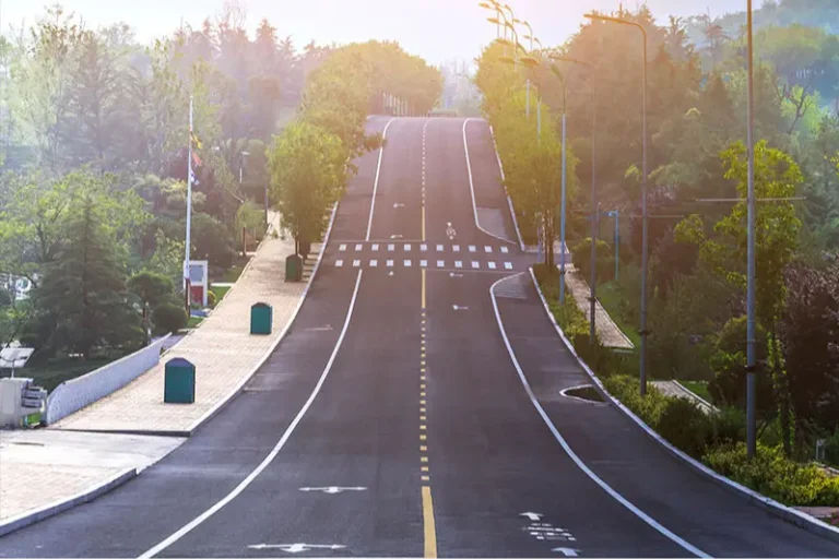 Cara Mengemudi Di Jalan Banjir Agar Mesin Tidak Mati Panduan Lengkap Menjaga Mobil Tetap Prima