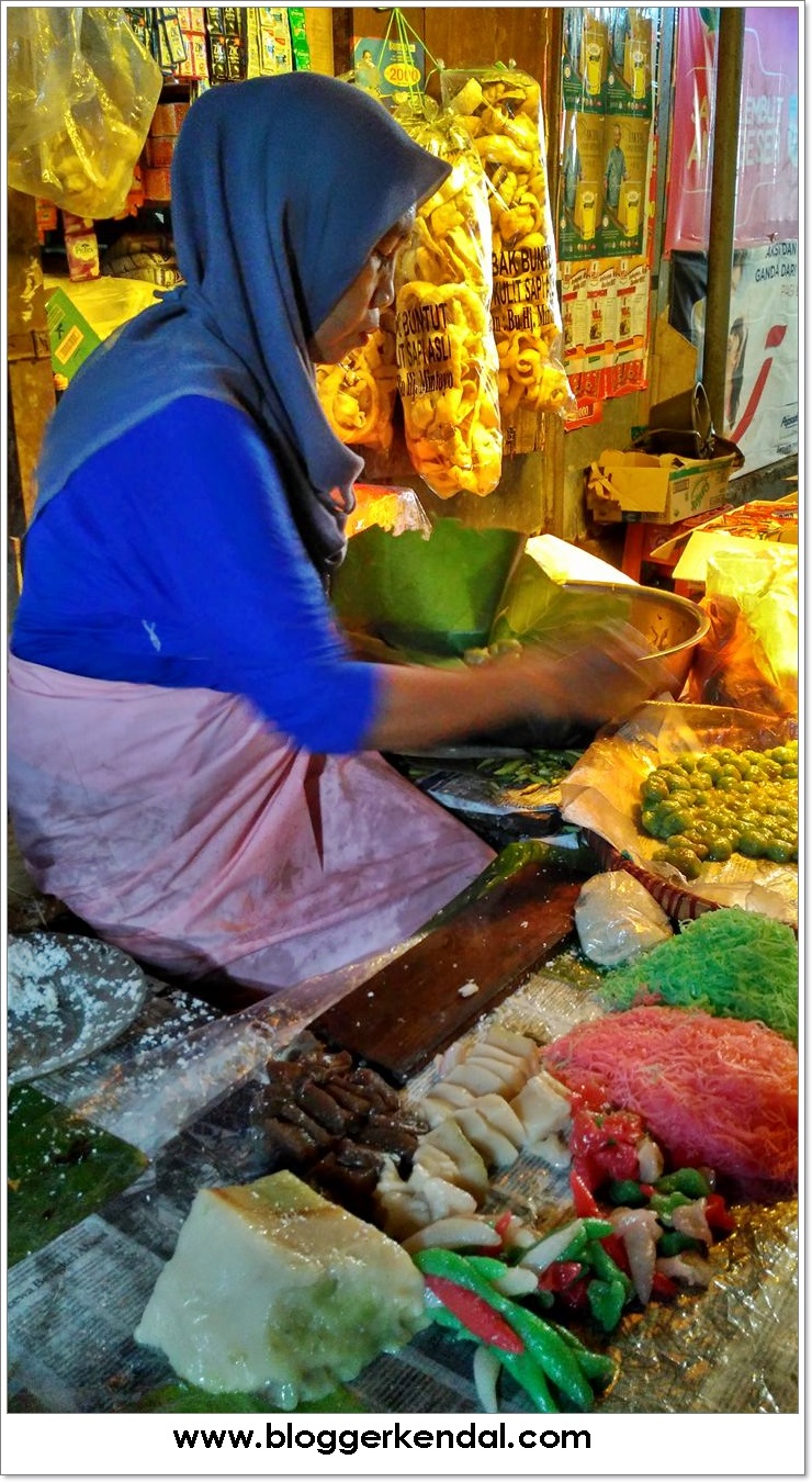 Petualangan Rasa Di Fajar Review Jajanan Pasar Di Pasar Tradisional Pagi Hari