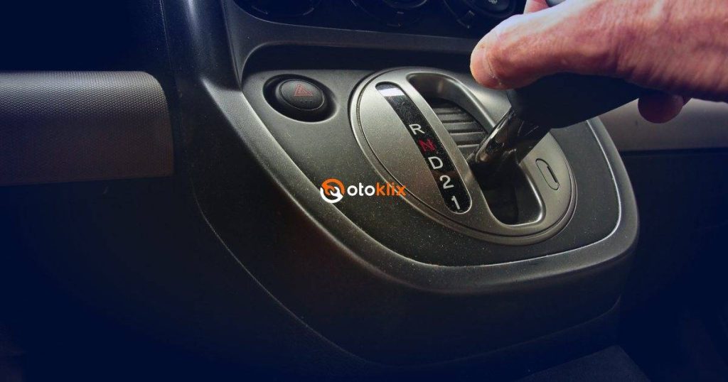 Teknik Mengemudi Di Jalan Menurun Menggunakan Low Gear Kunci Keselamatan Dan Kontrol Maksimal