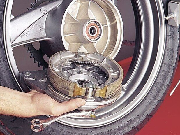 Estimasi Biaya Pasang Disc Brake Belakang Pada Motor Yang Aslinya Tromol Dan Panduan Lengkapnya