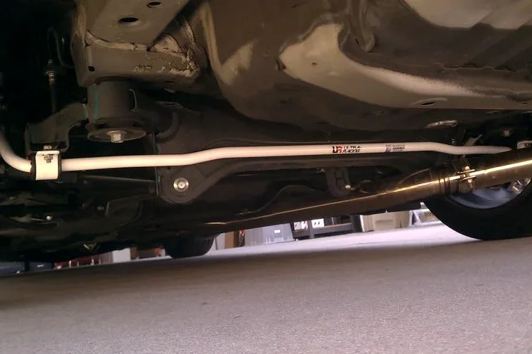 Panduan Lengkap Biaya Pasang Anti Roll Bar Pada Mobil Sedan Untuk Mengurangi Body Roll