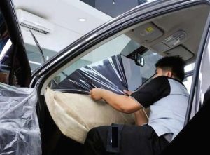Rekomendasi Kaca Film Mobil Yang Gelap Tapi Tidak Mengganggu Pandangan Malam